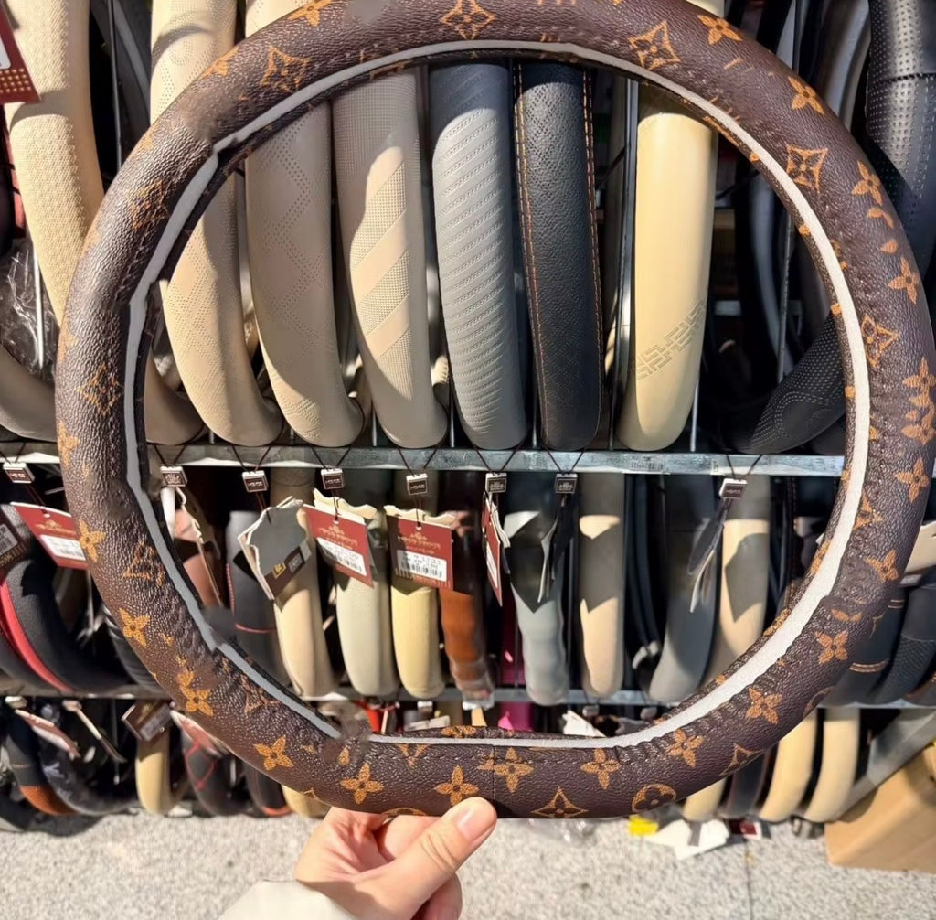 LV STEERING WHEEL COVER